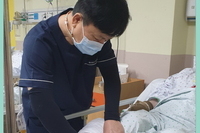 와상 어르신 근육 마사지와 관절 가동성 증가 운동
