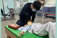 오십견 어르신 도수치료