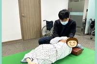 어께 통증 어르신 도수치료