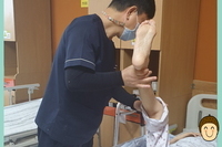 와상 어르신 관절 가동성 증가를 위한 운동치료중 입니다.